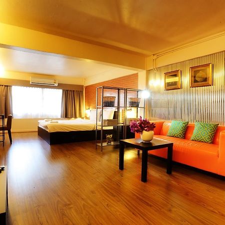 Baan Saladaeng Boutique Guesthouse Банкок Екстериор снимка