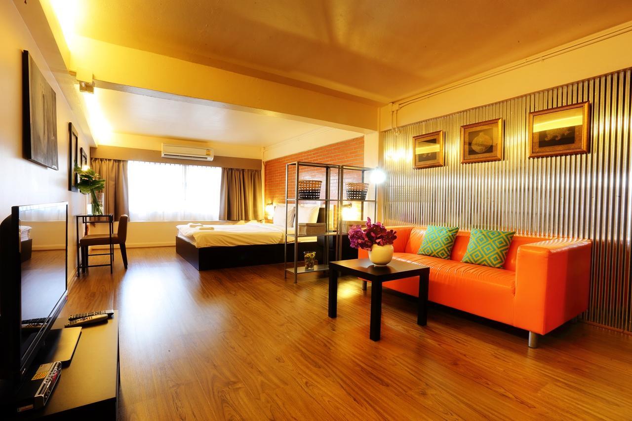 Baan Saladaeng Boutique Guesthouse Банкок Екстериор снимка