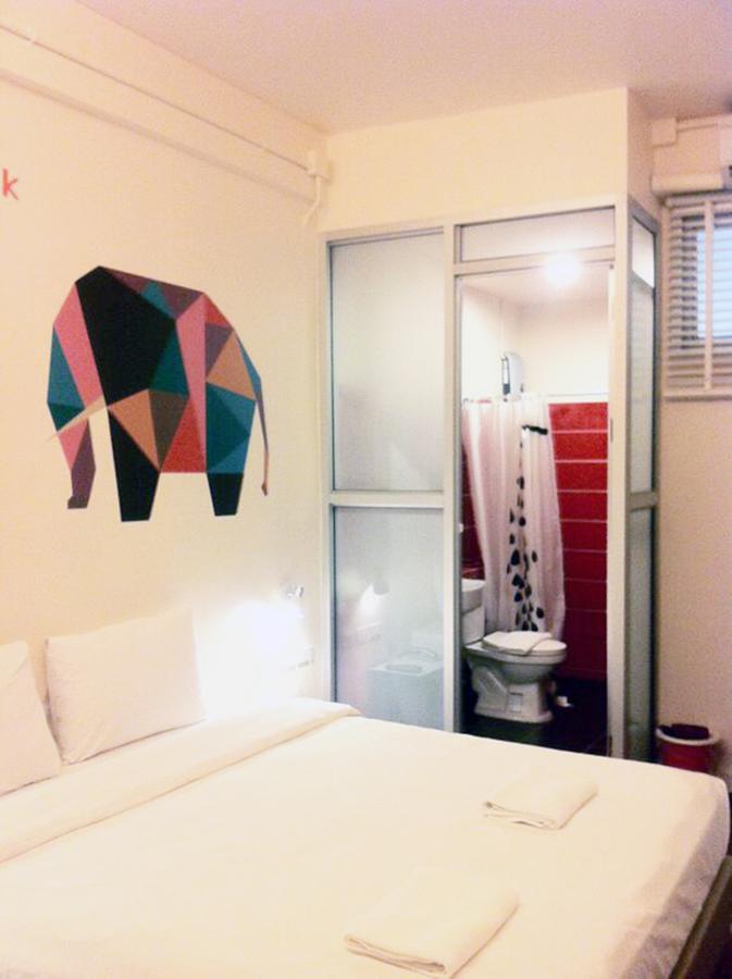 Baan Saladaeng Boutique Guesthouse Банкок Екстериор снимка